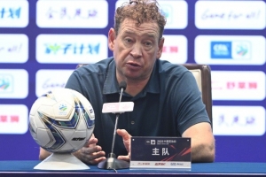 PG电子模拟器试玩-斯卢茨基：情绪还未完全平复，很难用建设性的语言去总结本场比赛