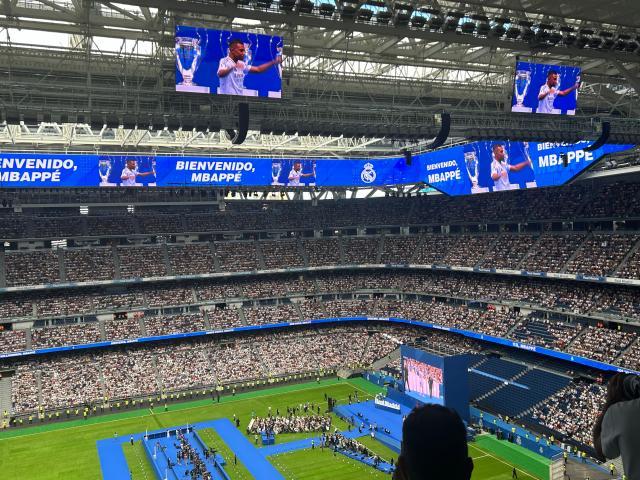 PG官方平台-【现场】伯纳乌座无虚席迎接巨星 姆巴佩秀流利西语