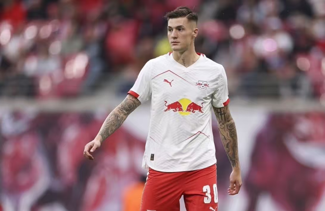 记者：不能忽视曼联签下塞斯科的可能性，去年曼联就想引进他